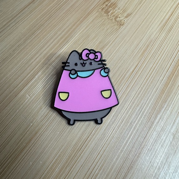Loungefly Hello Kitty and Friends collectible 2021 Enamel Pin nwot - Picture 1 of 1